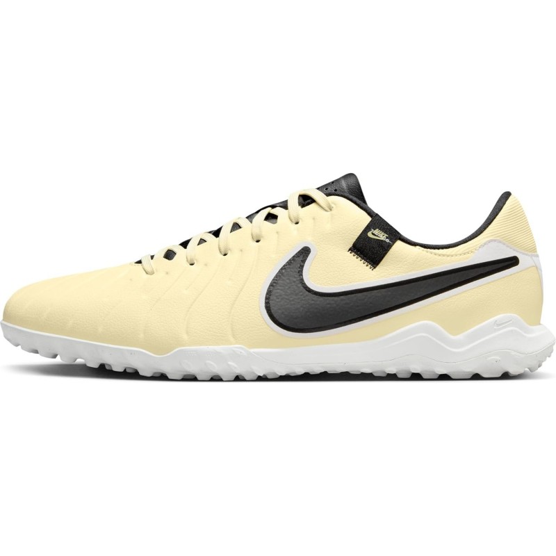 Chaussures de football basses Nike pour hommes