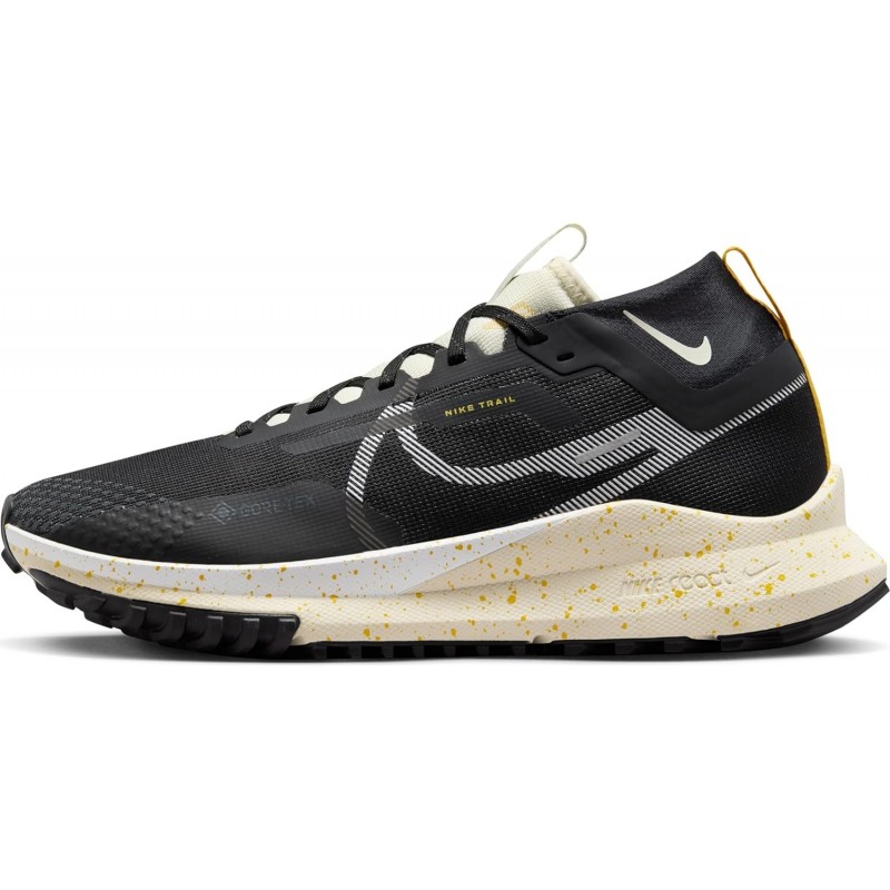 Chaussures de gymnastique Nike pour hommes, noir et blanc, lait de coco, soufre vif