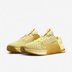 Chaussures d'entraînement Nike Metcon 9 pour homme (DZ2617-700, Saturn Gold/Bronzine)